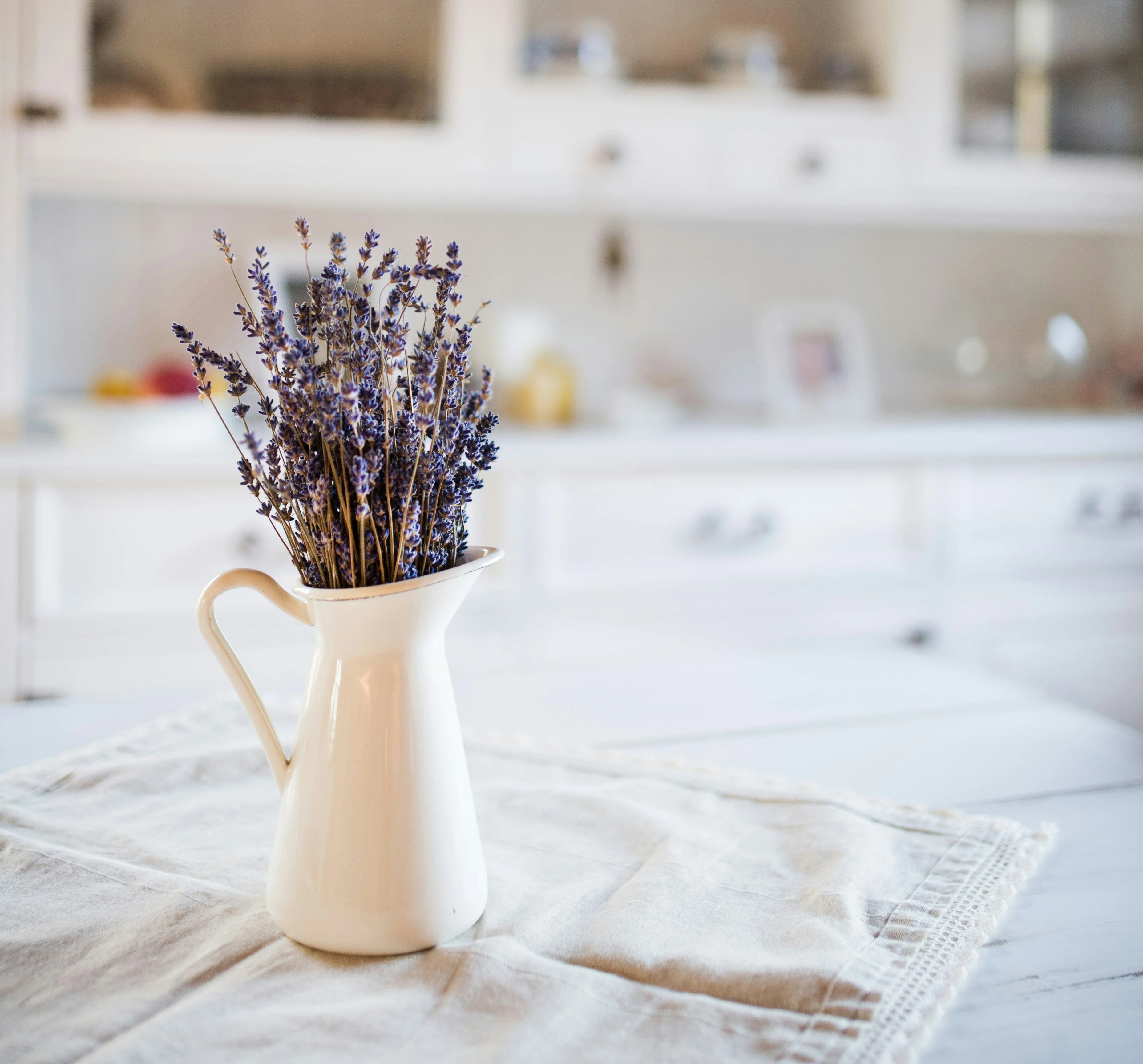 Farmhouse airy kitchen